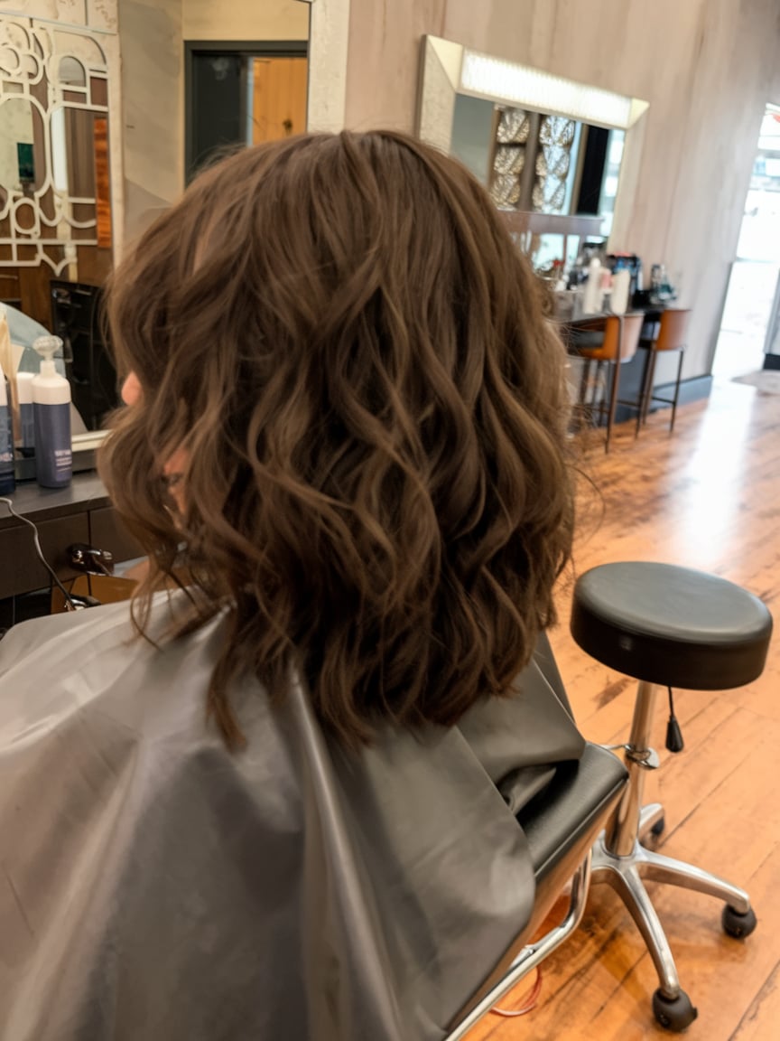 Subtle Waves with Brunette Dimension